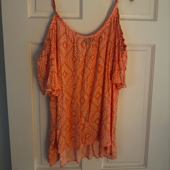 Orange and white patterned Torrid cold shoulder top with sleeves. - Picture 5 of 5